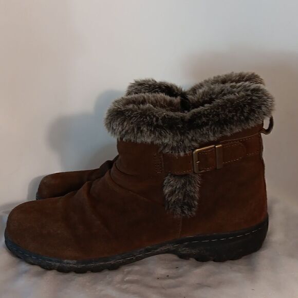 Khombu Brown Suede Faux Fur Lined Boots - Picture 8 of 8